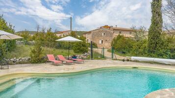 Et oppvarmet basseng