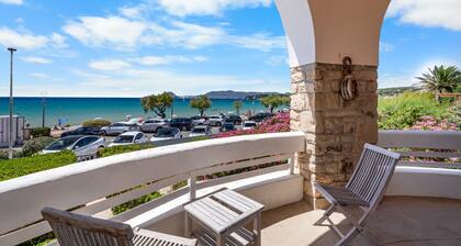 Villa 'Magnifique Plage À 20m' with Sea View, Private Terrace and Wi-Fi