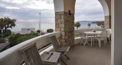 Villa 'Magnifique Plage À 20m' mit Meerblick, privater Terrasse und Wi-Fi