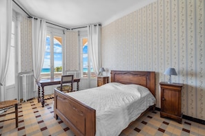 7 bedrooms, iron/ironing board, free WiFi