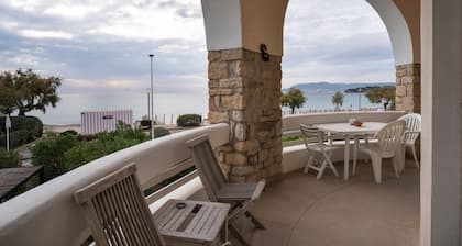Villa 'Magnifique Plage à 20m' avec vue sur la mer, terrasse privée et Wi-Fi