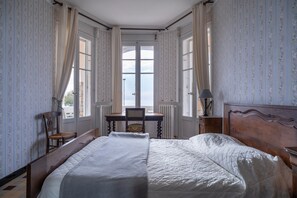 7 bedrooms, iron/ironing board, free WiFi