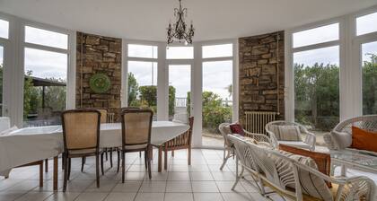 Villa 'Magnifique Plage À 20m' with Sea View, Private Terrace and Wi-Fi