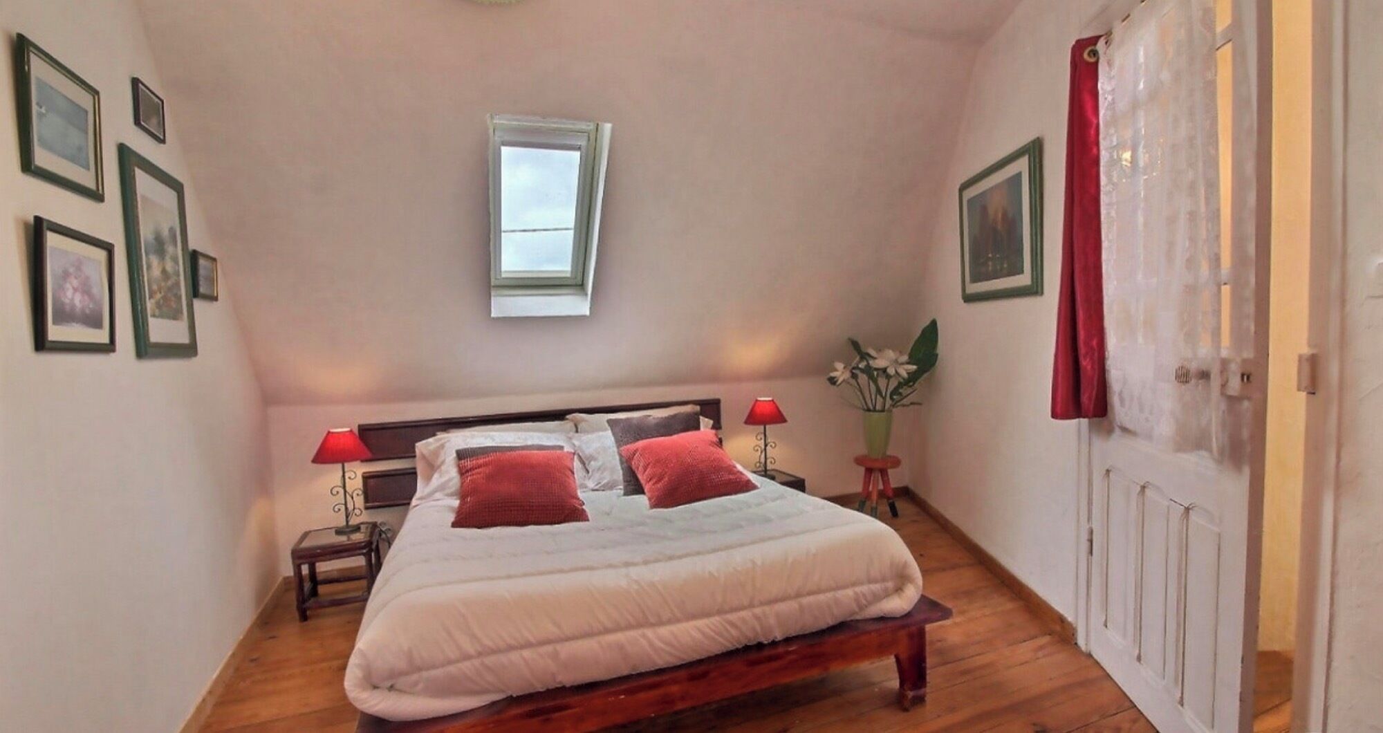 1 chambre, fer et planche à repasser, Wi-Fi gratuit, draps fournis