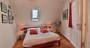 1 habitación, tabla de planchar con plancha, wifi gratis y ropa de cama 