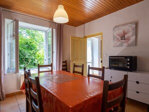 Dining - 'Gite Galet Rose', 3 stars, with Private Terrace, Private Garden and Wi-Fi (Lannion)