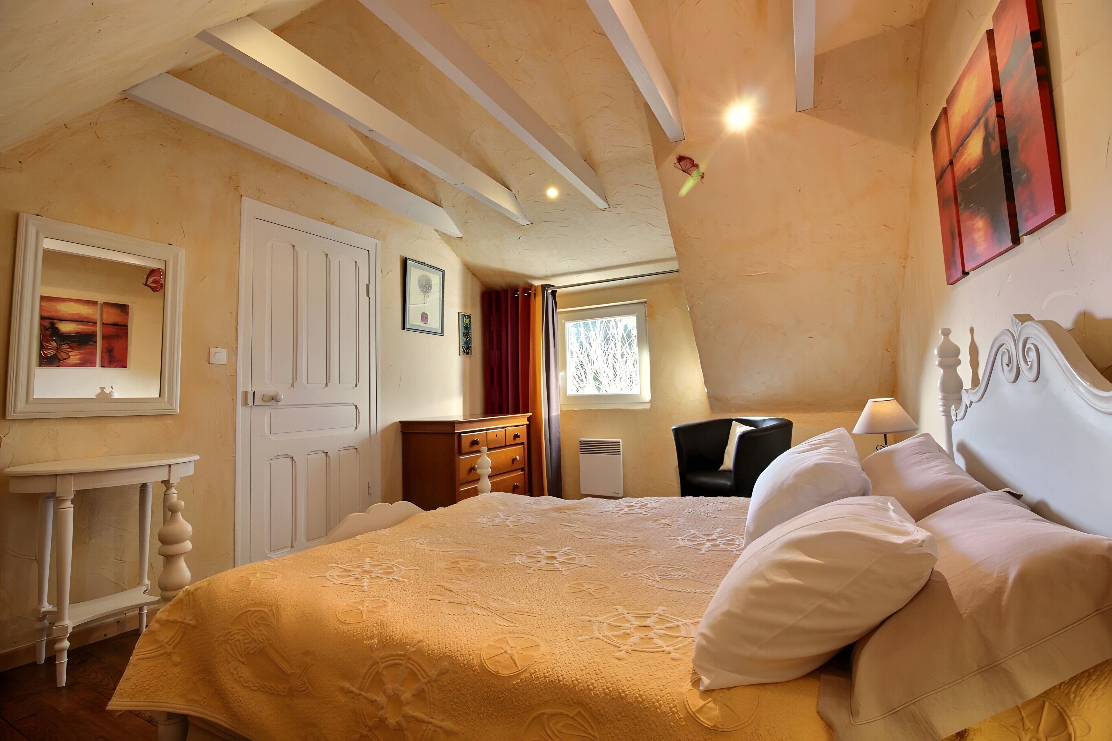 2 bedrooms, iron/ironing board, free WiFi, bed sheets