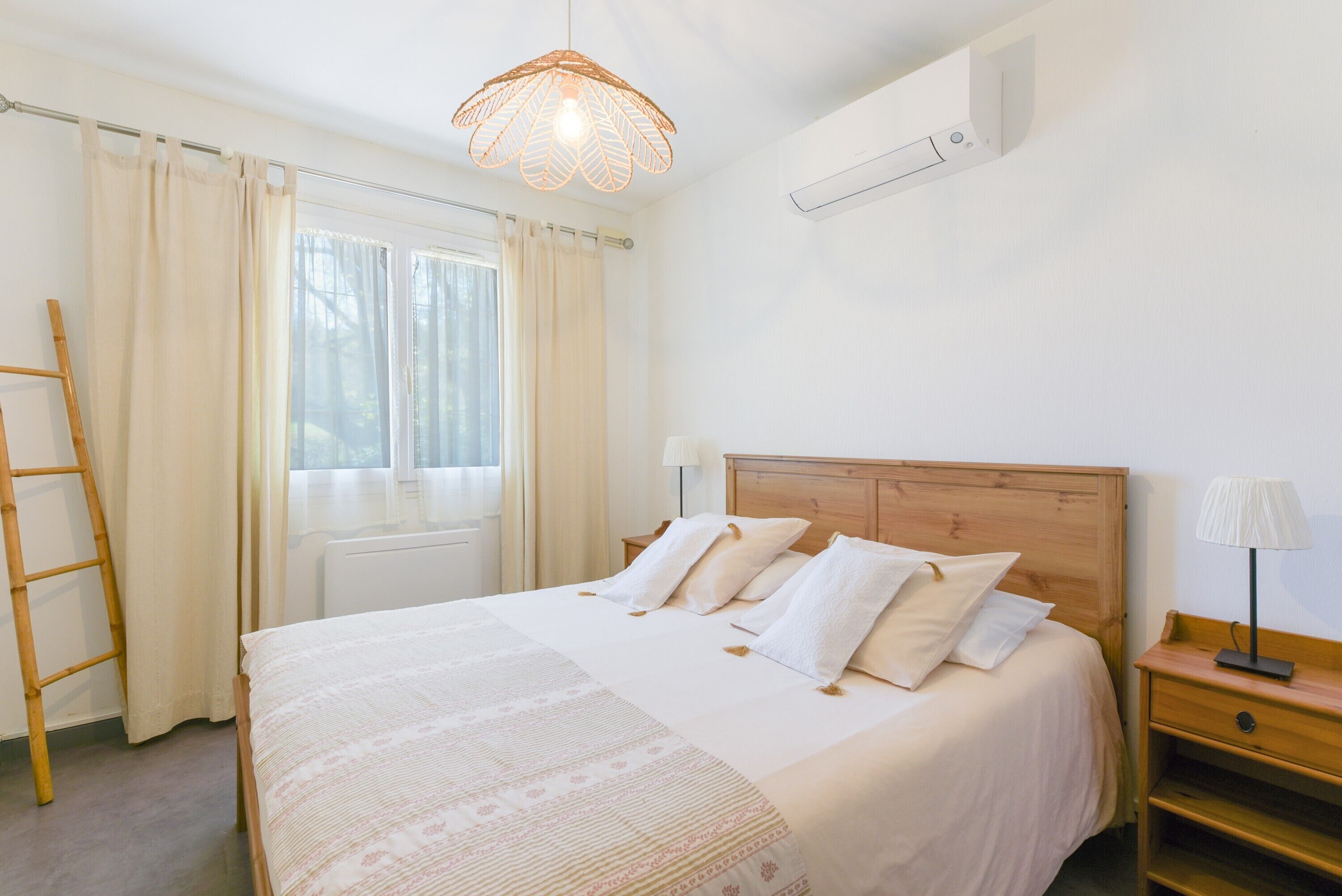 4 slaapkamers, een strijkplank/strijkijzer, gratis wifi, beddengoed