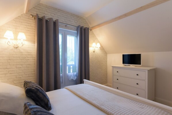 1 chambre, fer et planche à repasser, draps fournis