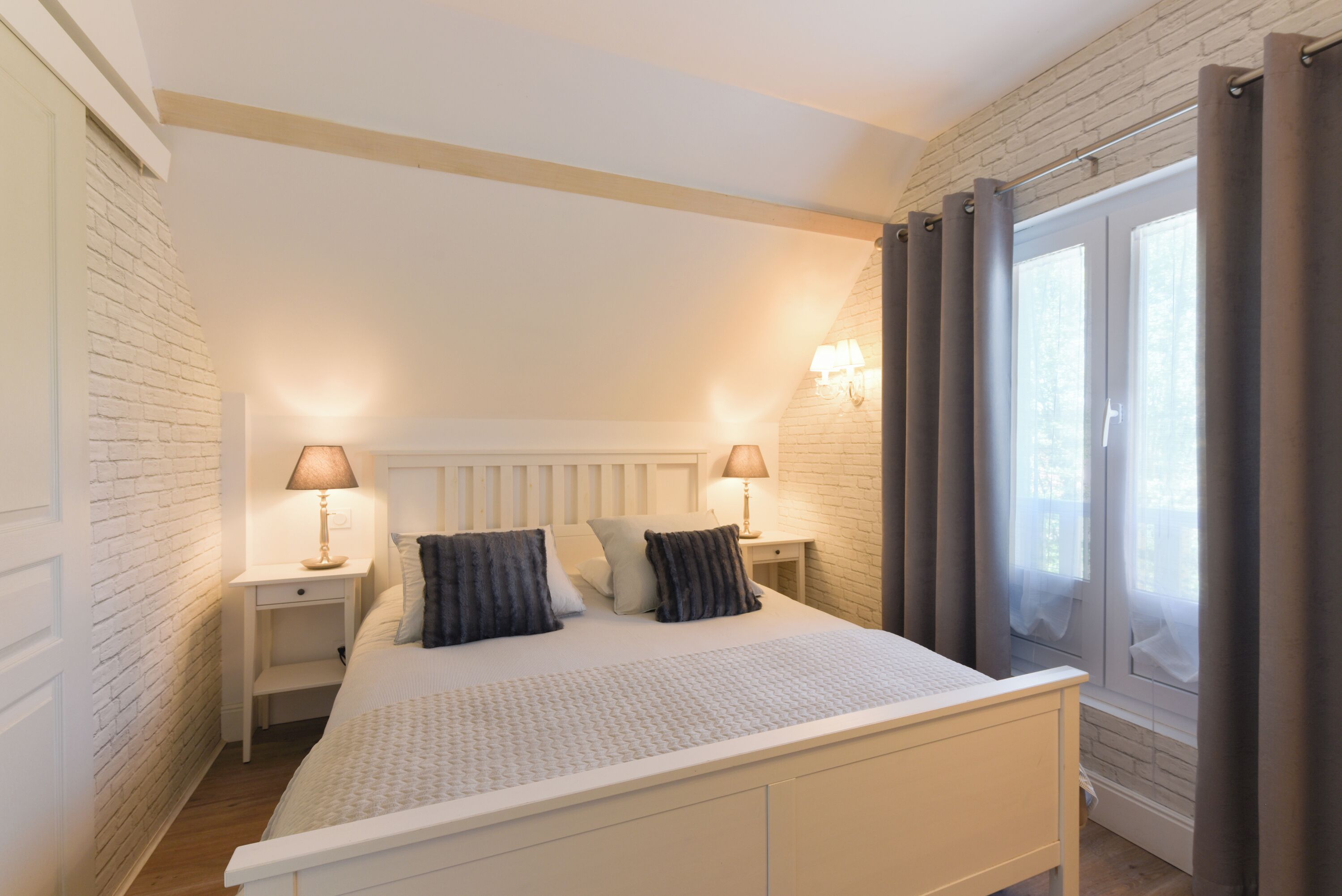 1 slaapkamer, een strijkplank/strijkijzer, beddengoed