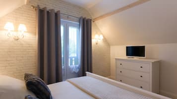 1 bedroom, iron/ironing board, bed sheets