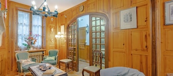 Holiday Home 'Maison Dans Le Centre Historique' with Terrace and Wi-Fi