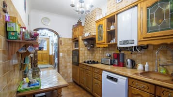 KĂŒhlschrank, Mikrowelle, Ofen, Herdplatte