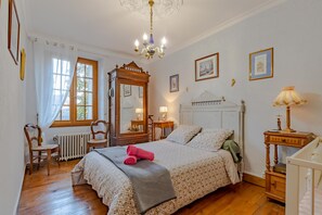 5 camere, ferro/asse da stiro, Wi-Fi gratuito, lenzuola