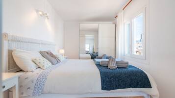 3 slaapkamers, een strijkplank/strijkijzer, gratis wifi, beddengoed