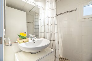 Doccia, asciugacapelli, asciugamani