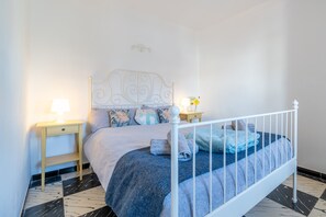 2 makuuhuonetta, silitysrauta/-lauta, ilmainen Wi-Fi, vuodevaatteet