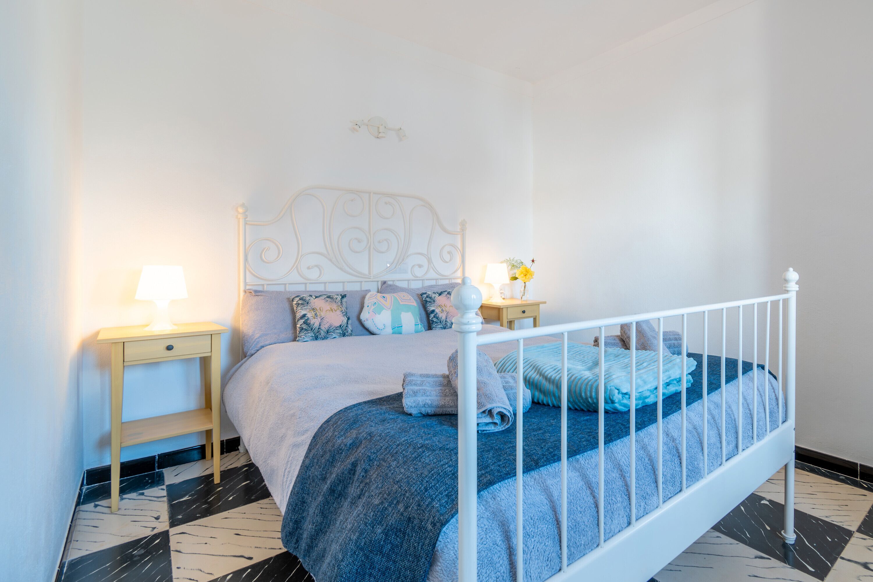 2 dormitorios, tabla de planchar con plancha, wifi gratis y ropa de cama