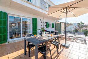 Outdoor dining - Apartment 'Fantastic' with Private Terrace, Wi-Fi and Air Conditioning (Can Picafort)