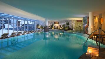 Alberca techada y alberca climatizada