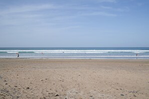 Una spiaggia nelle vicinanze