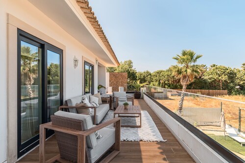 Villa 'Vila Exclusiva Na Praia De Tróia' with Sea View, Wi-Fi and Air Conditioning