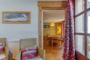 TV - Apartment 'Regain 4' with Mountain View and Balcony (Villard-Reculas)