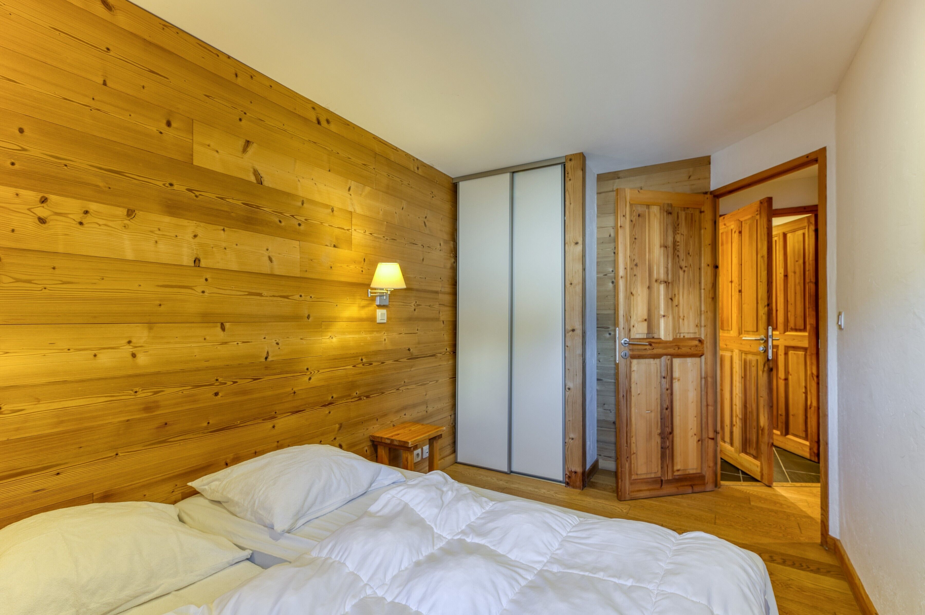 3 bedrooms, iron/ironing board, bed sheets