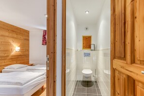 Douche, séchoir à cheveux, serviettes fournies