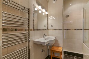 Shower, hair dryer, towels - Apartment 'Regain 8' with Mountain View and Balcony (Villard-Reculas)