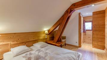 2 slaapkamers, een strijkplank/strijkijzer, beddengoed