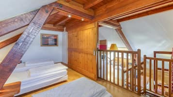 2 quartos, ferros/tĂĄbuas de passar roupa, roupa de cama