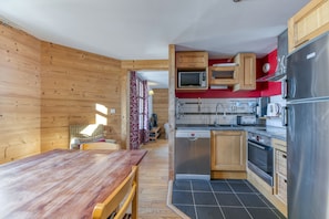 冰箱、微波炉、烤箱、炉灶