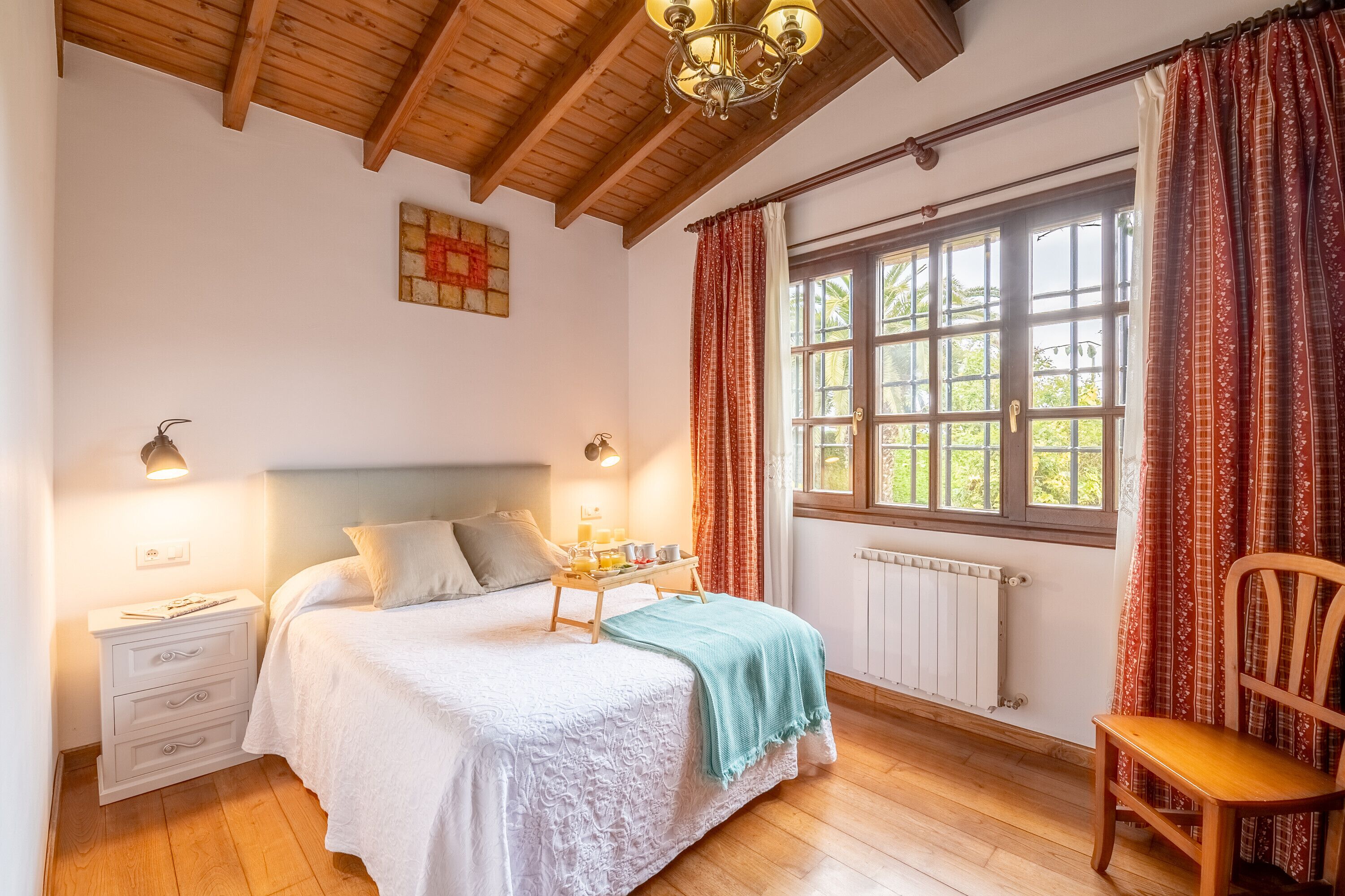 3 dormitorios, tabla de planchar con plancha, wifi gratis y ropa de cama