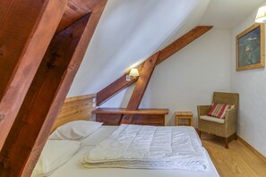 3 bedrooms, iron/ironing board, bed sheets - Apartment 'Regain 6' with Mountain View and Balcony (Villard-Reculas)