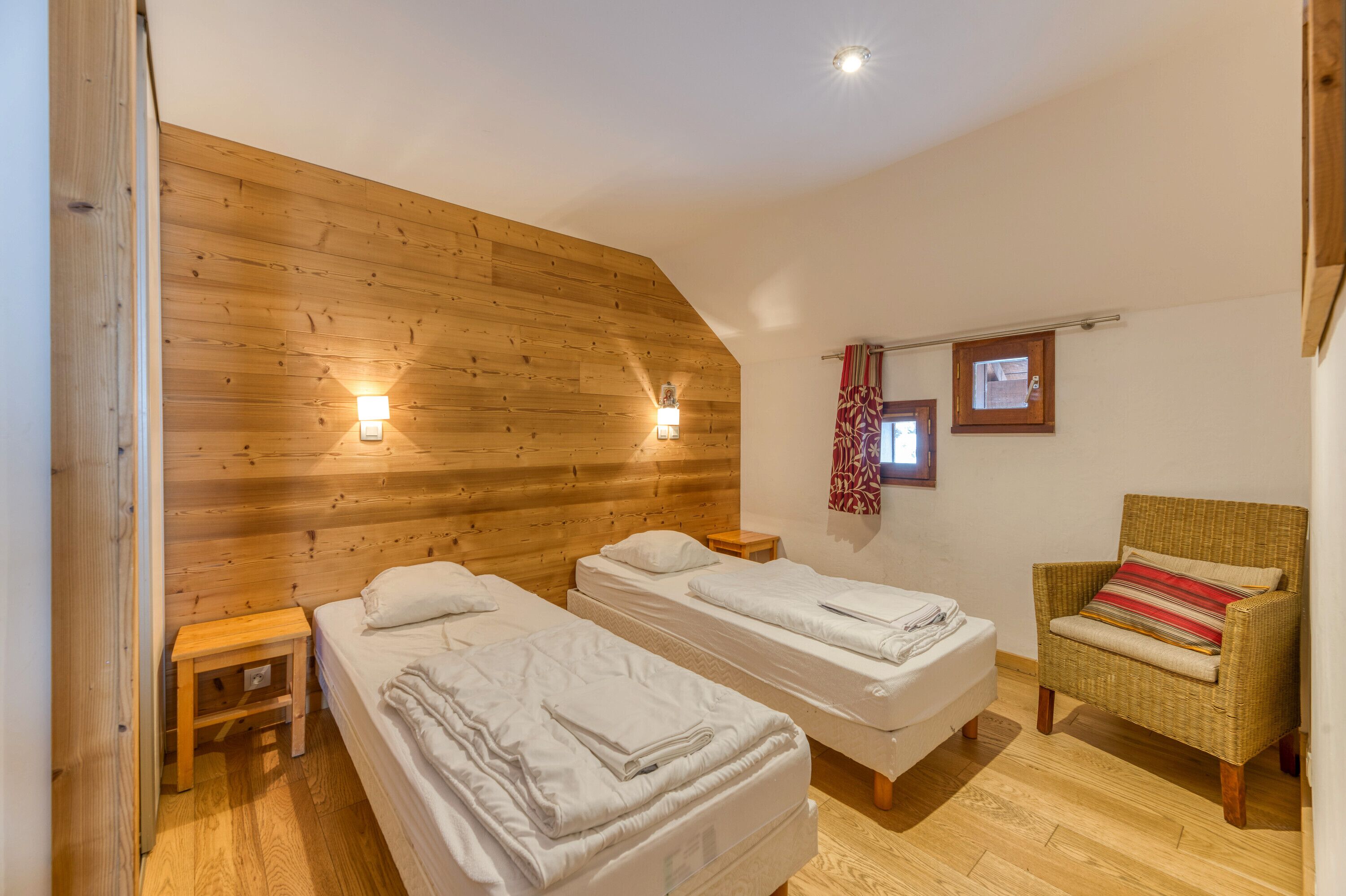 2 chambres, fer et planche à repasser, draps fournis