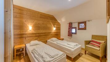 2 bedrooms, iron/ironing board, bed sheets