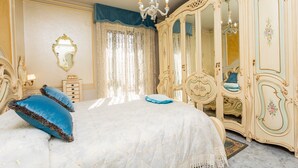 A bedroom with a large bed, ornate wardrobe, and a chandelier. - Villa 'Villetta Mare E Monti' with Sea View, Wi-Fi and Air Conditioning (Mascali)