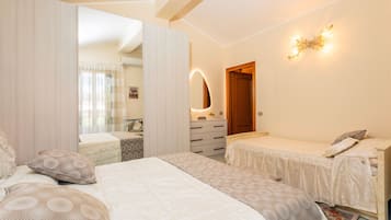 3 bedrooms, iron/ironing board, free WiFi, bed sheets