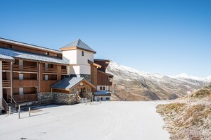 المنشأة من الخارج