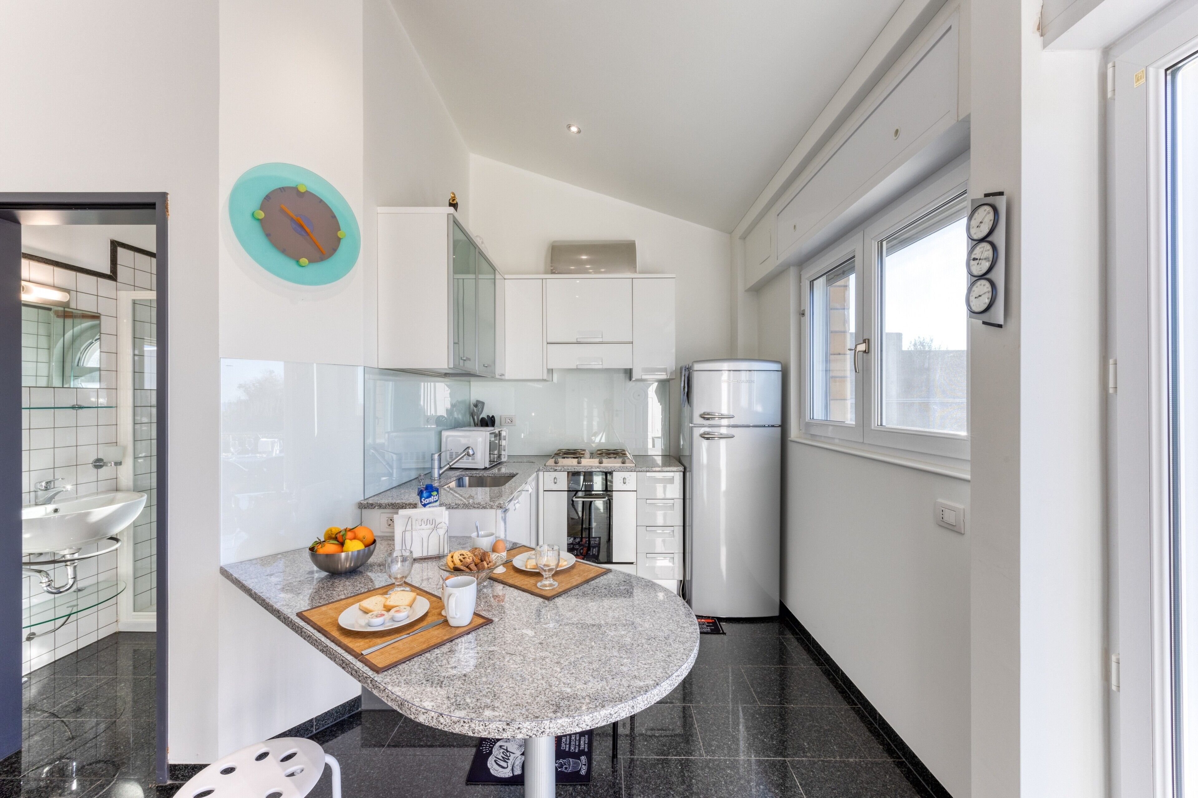 Refrigerador, horno, placa de cocina, lavavajillas