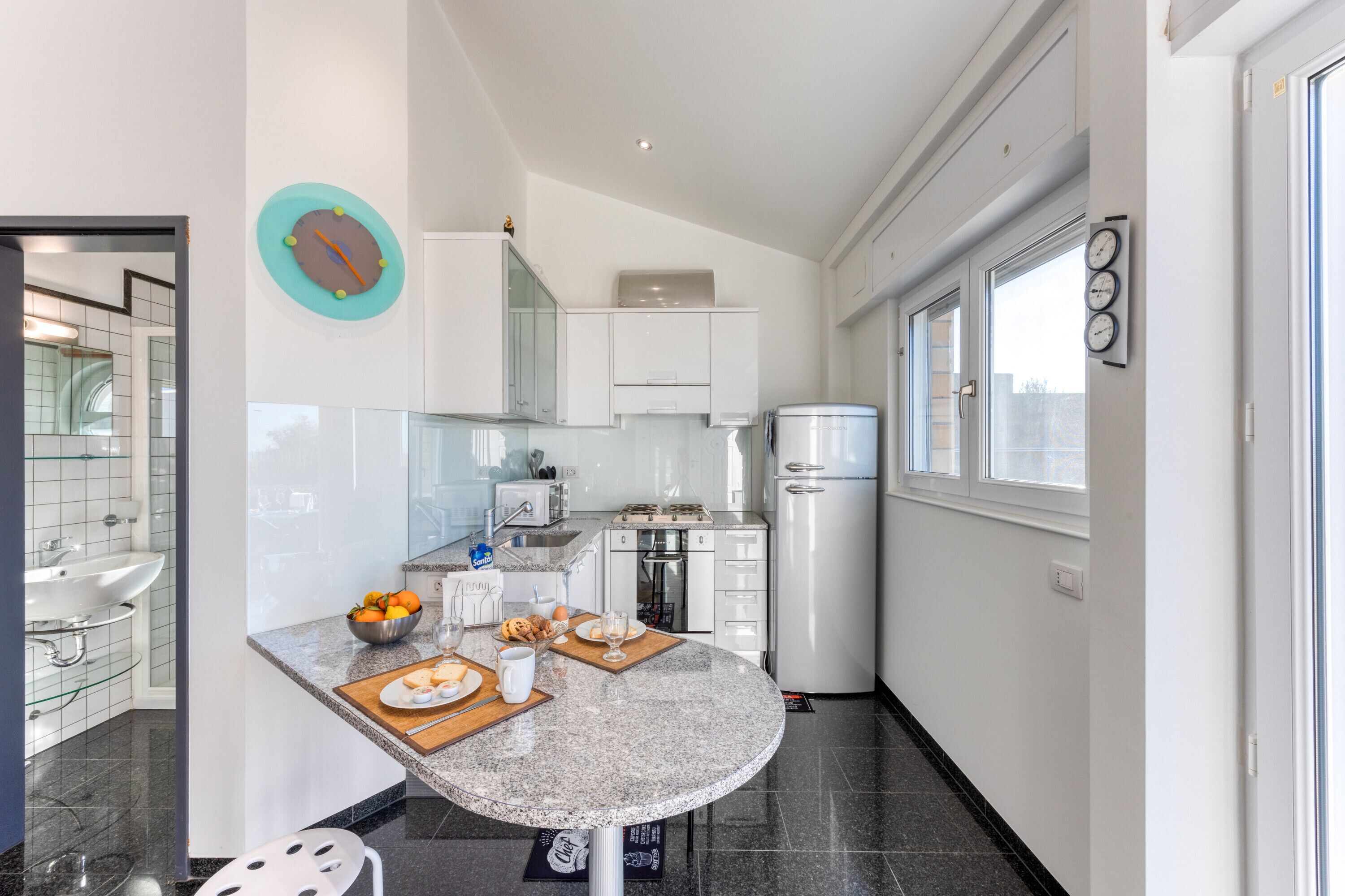 Refrigerador, horno, placa de cocina, lavavajillas