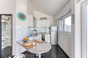 Kühlschrank, Ofen, Herdplatte, Geschirrspüler