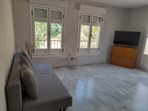 TV - Country House 'Bulevar' with Mountain View, Wi-Fi and Air Conditioning (Macael)