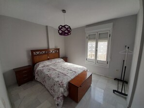 3 chambres, fer et planche à repasser, Wi-Fi gratuit, draps fournis