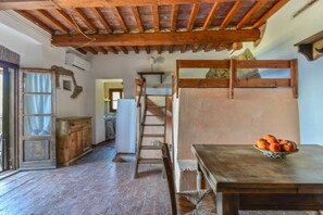 Dining - Farmhouse 'Amandolo - Palmenti' with Sea View, Wi-Fi and Air Conditioning (Cavo)