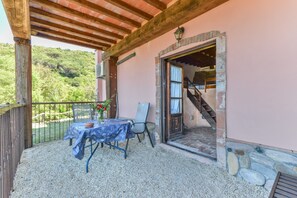 Outdoor dining - Farmhouse 'Amandolo - Palmenti' with Sea View, Wi-Fi and Air Conditioning (Cavo)