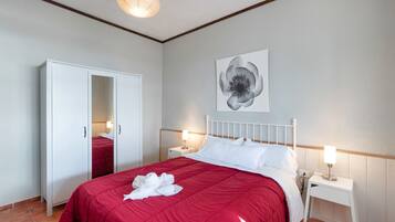 4 slaapkamers, een strijkplank/strijkijzer, gratis wifi, beddengoed