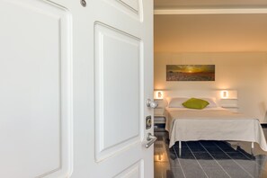 1 bedroom, free WiFi, bed sheets - Apartment 'Residence Margherita - Bouganwille' with Sea View, Wi-Fi and Air Conditioning (Ugento)