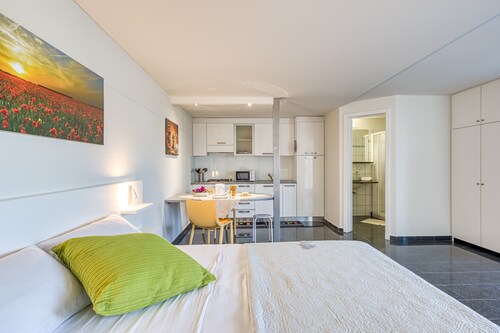 Apartment 'Residence Margherita - Bouganwille' with Sea View, Wi-Fi and Air Conditioning